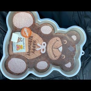 Cake pan bear